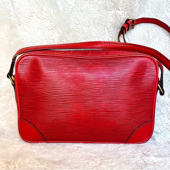 Louis Vuitton Trocadero Castilian Red Epi Crossbody Bag - Picture 5 of 17